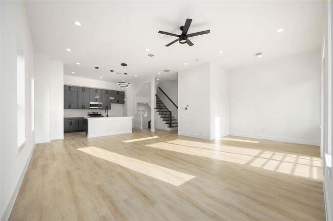 Building Photo - 2115 Dan St