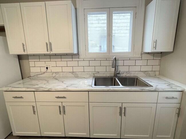 Building Photo - 1984-1984 W 54th St