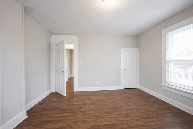 Building Photo - 17 S Tuxedo St