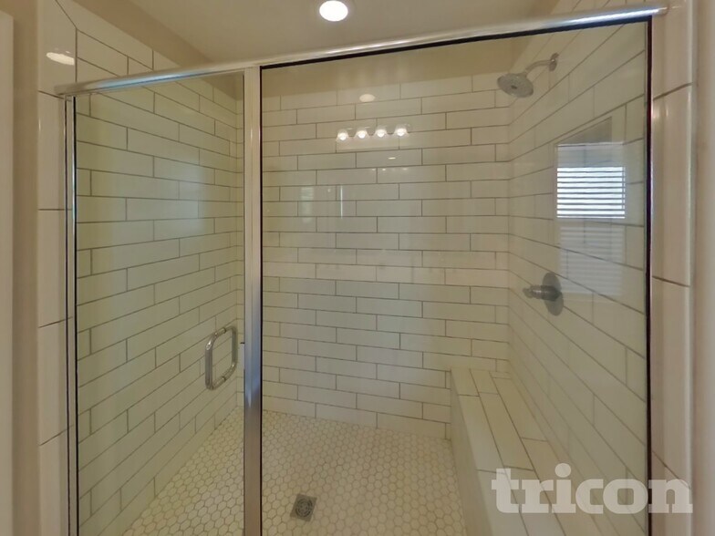 Building Photo - 5830 W Wood St