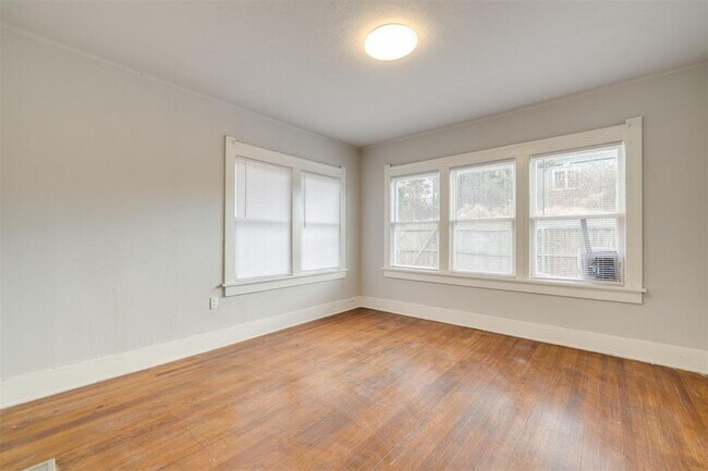 Building Photo - 726 NW 24th St