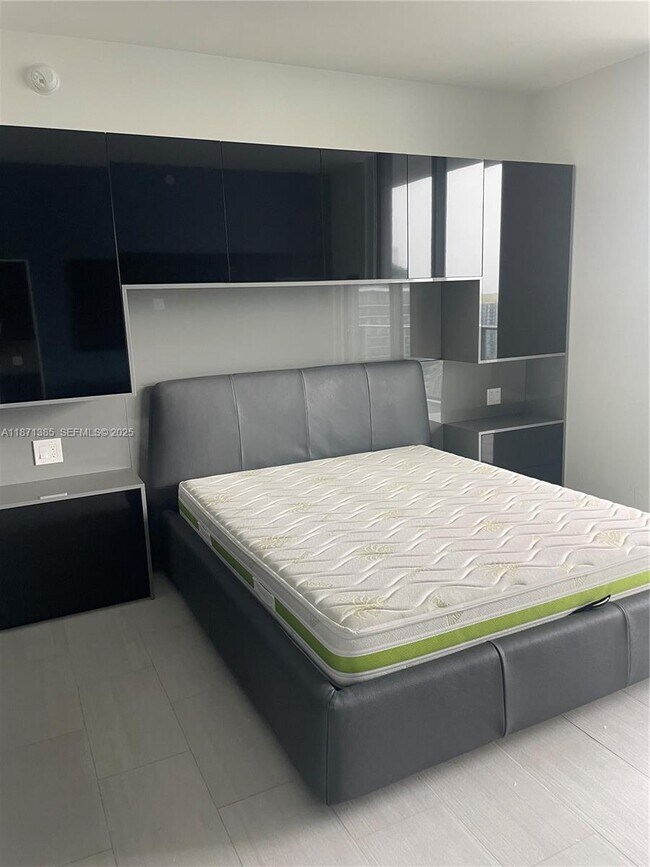 Building Photo - 1000 Brickell Plaza