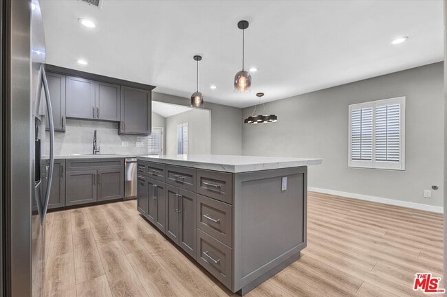 Building Photo - 13964 La Maida St