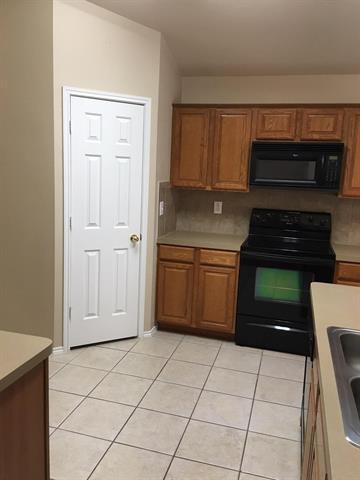 Building Photo - 2717 Elderberry Ln