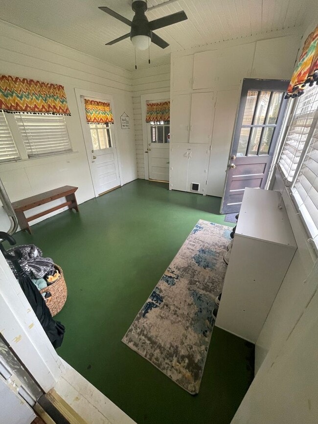 Building Photo - Spacious South Highlands 2 Bedroom Home with flex rooms!