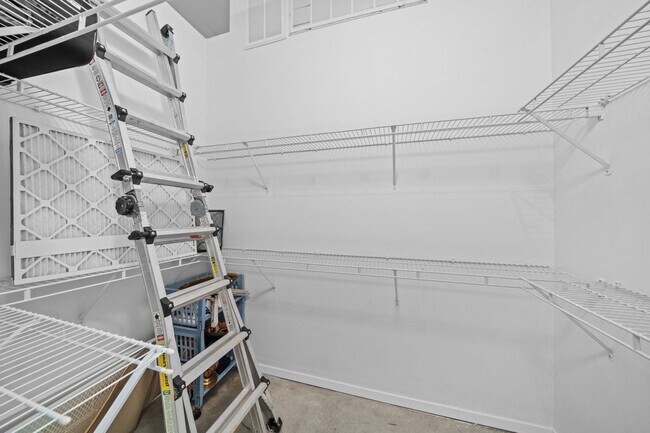 Building Photo - 1312 Live Oak St