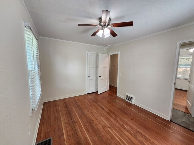 Building Photo - Location, Location - 2 blocks from Columbi...