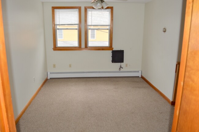 Building Photo - 3343 Post Rd