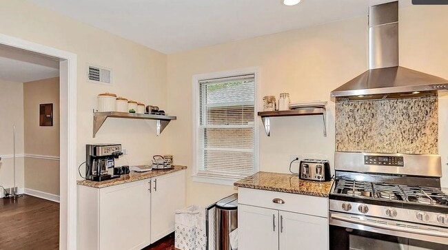 Building Photo - 4050 Harvard Terrace