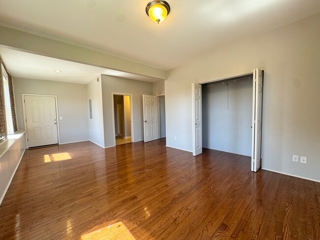 Building Photo - 503 N 6th St