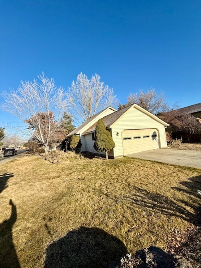 Building Photo - Charming 3 Bedroom home with Backyard Oasis!