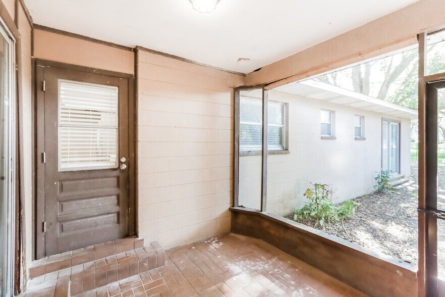 Building Photo - 4938 Hidden Hills Dr