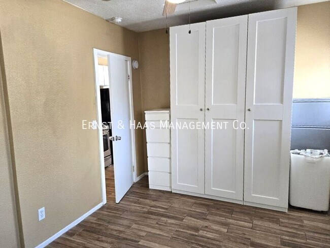 Building Photo - 337 E 17th St