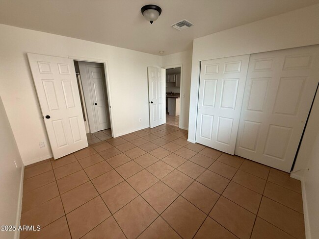 Building Photo - 712 E 17th St