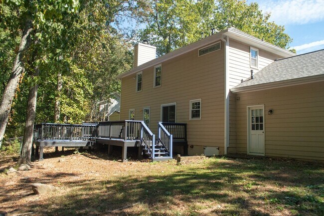 Building Photo - 1930 Oak Ridge Ct