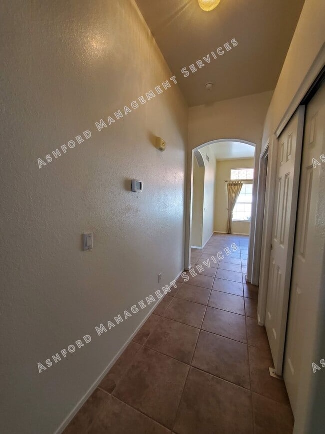 Building Photo - COYOTE LAKES BEAUTIFUL VIEW OF GOLF COURSE/NOT AGE RESTRICTED**NO TENANT FEES