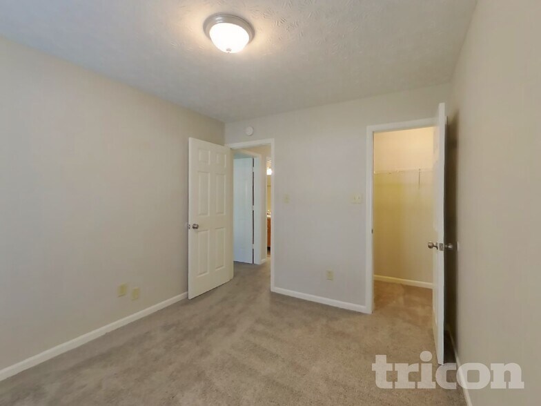 Building Photo - 927 Delegate Dr