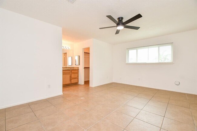 Building Photo - 2430 Ridge Hollow Dr