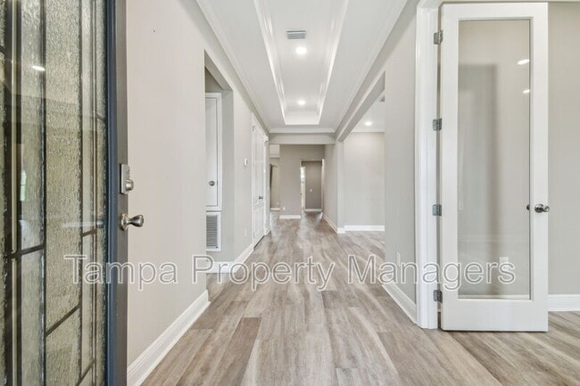 Building Photo - 10324 Crestview Heights Ave