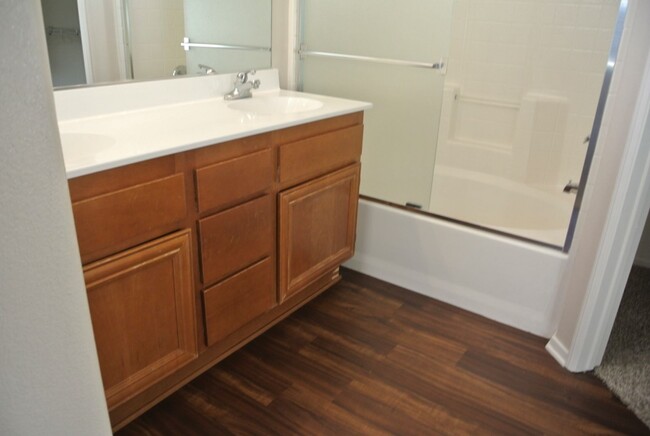 Building Photo - 2Bed/2Bath Condo off Douglas in Oceanside~...
