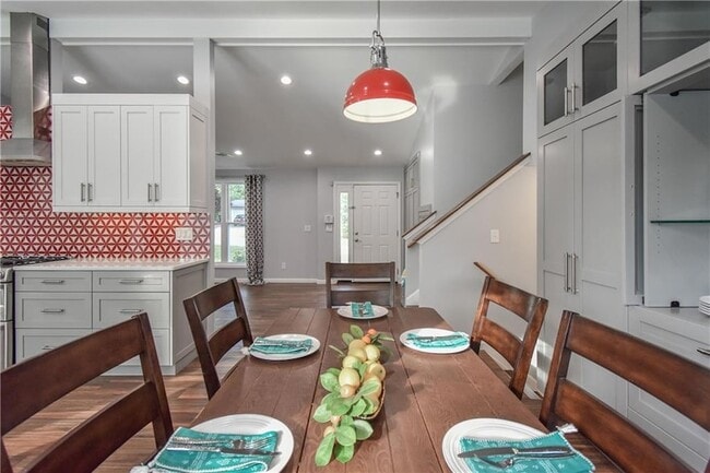 Building Photo - 2401 Inverloch Cir