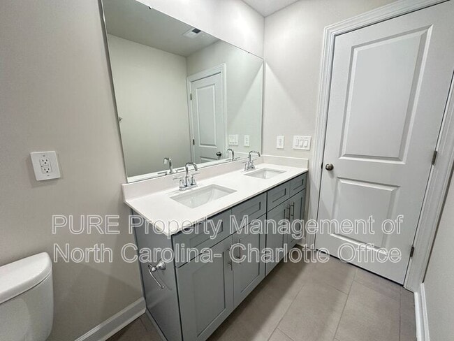 Building Photo - 1764 Braemar Vlg Dr