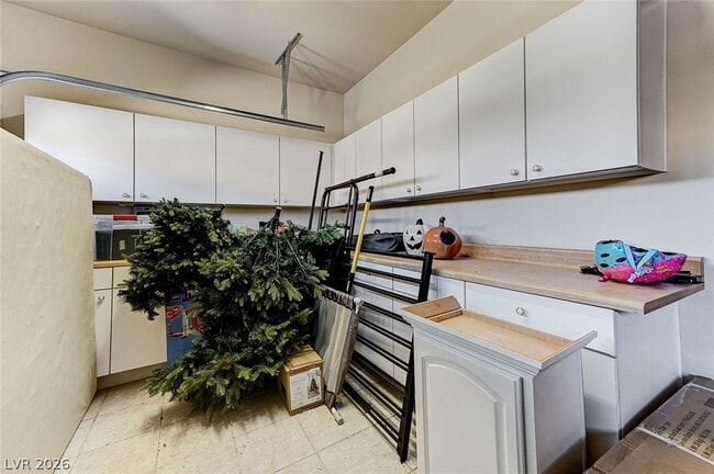 Building Photo - 10617 Austin Bluffs Way