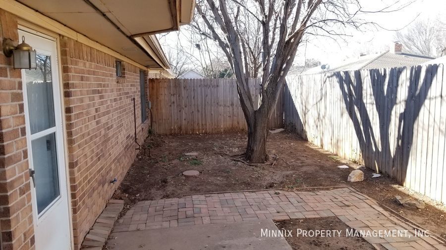 Building Photo - 7908 Aberdeen Ave