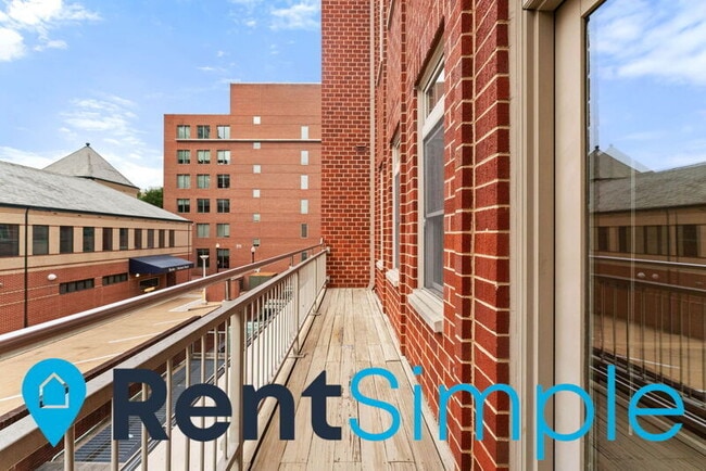 Building Photo - 309 Holland Ln