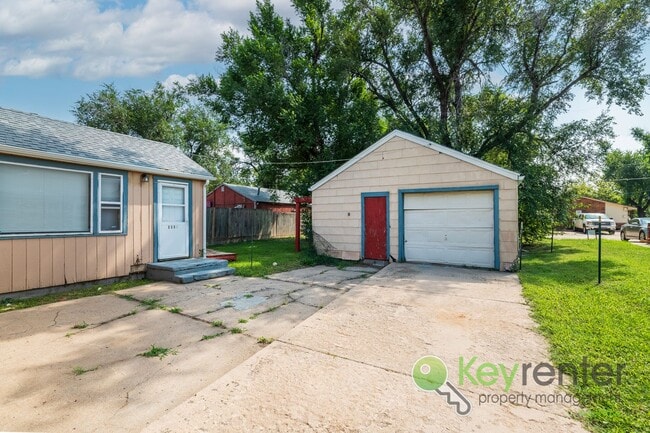 Building Photo - 3 Bedroom 1 Bath for rent | Seneca and McC...