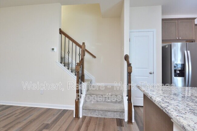 Building Photo - 409 Vassar Dr