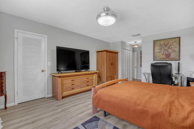 Building Photo - 21662 Arriba Real