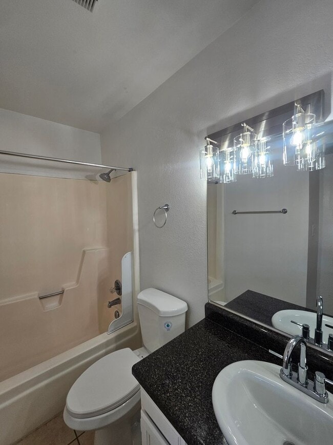 Building Photo - $500 Off First Month! 2 Bed 2 Bath Condo Near Dobson & University with In-Unit W/D