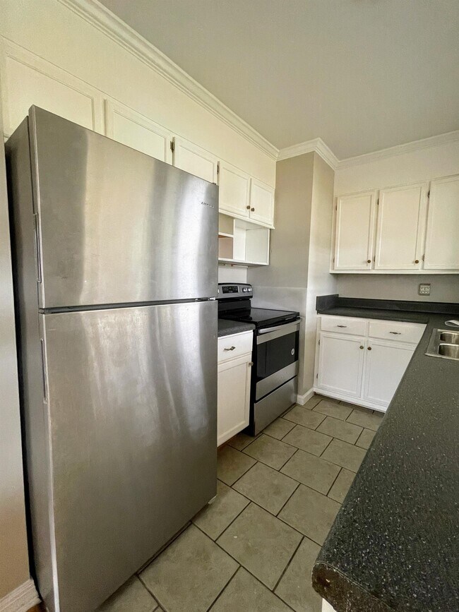 Building Photo - 1921 Stevens Ave NE