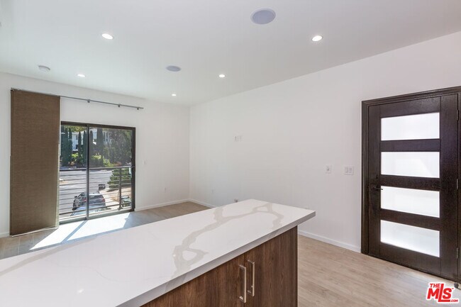 Building Photo - 8012 Zeus Dr