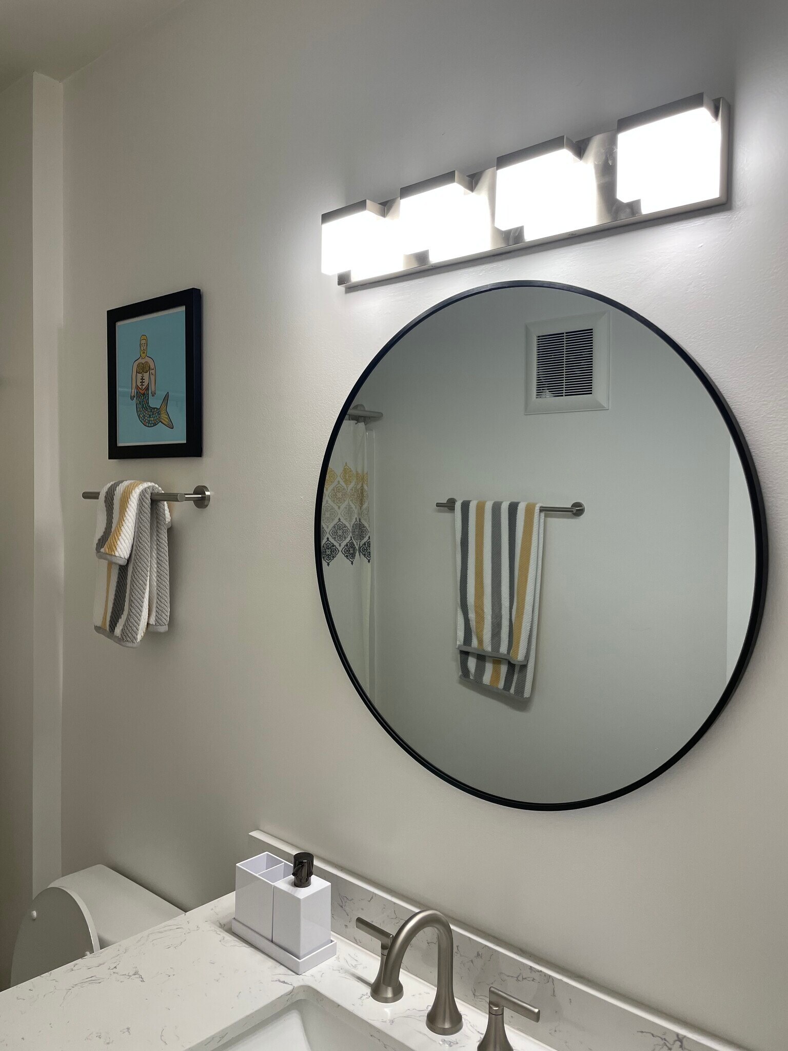 Guest bathroom - 4500 Chicago Ave