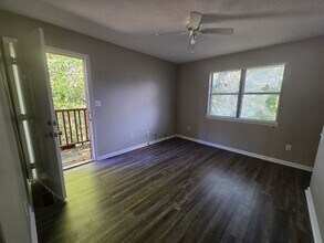 Building Photo - 426-428 Sioux Trail