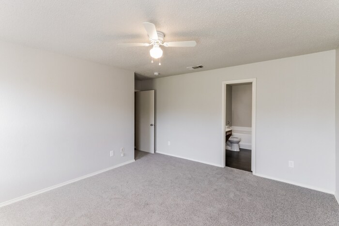 Building Photo - 2111 Dandelion Dr
