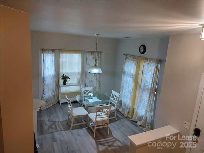 Building Photo - 9549 Glenashley Dr