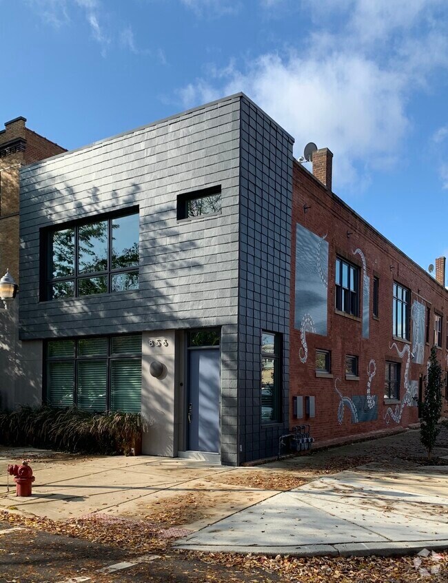 Building Photo - 856 N Fairfield Ave