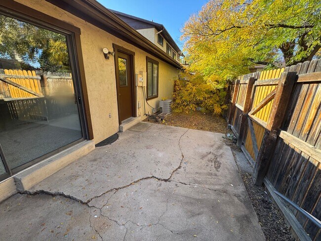 Building Photo - Live in the Timbers