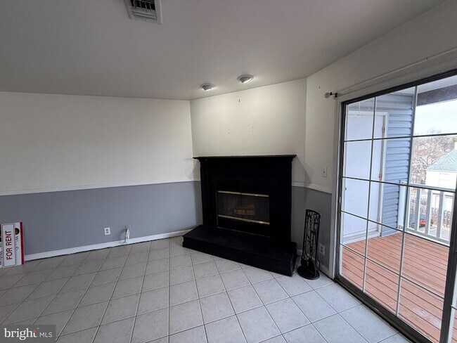 Building Photo - 102 Piccadilly Ln