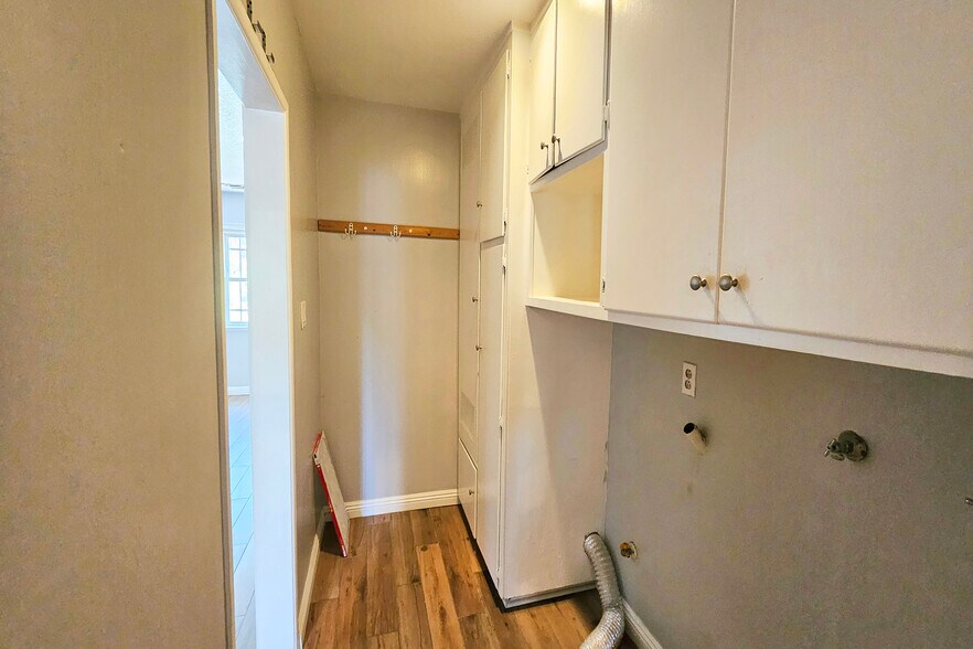 Building Photo - 22957 Stagg St