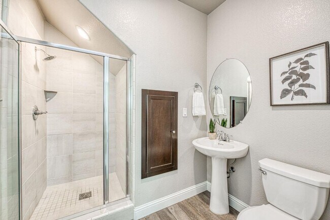 Building Photo - Stunning Granville Home in Copper River Canvas Gated Community!