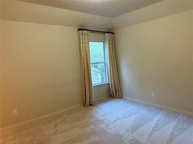 Building Photo - 4000 Kenwood Dr