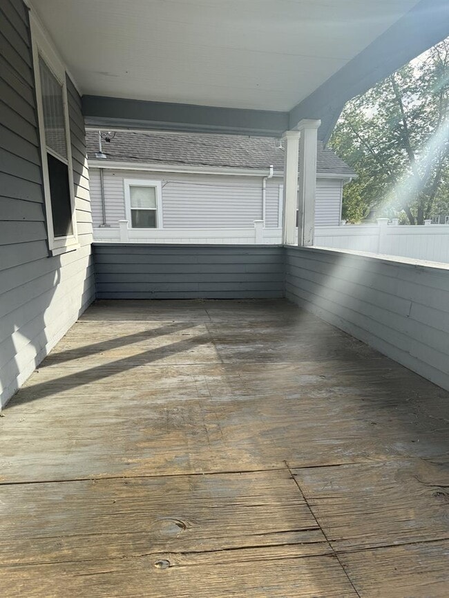 Building Photo - 2417 E Ave NE