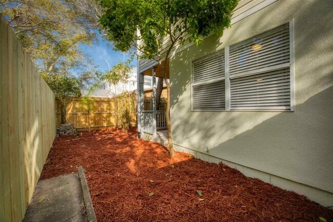 Building Photo - 203 E St