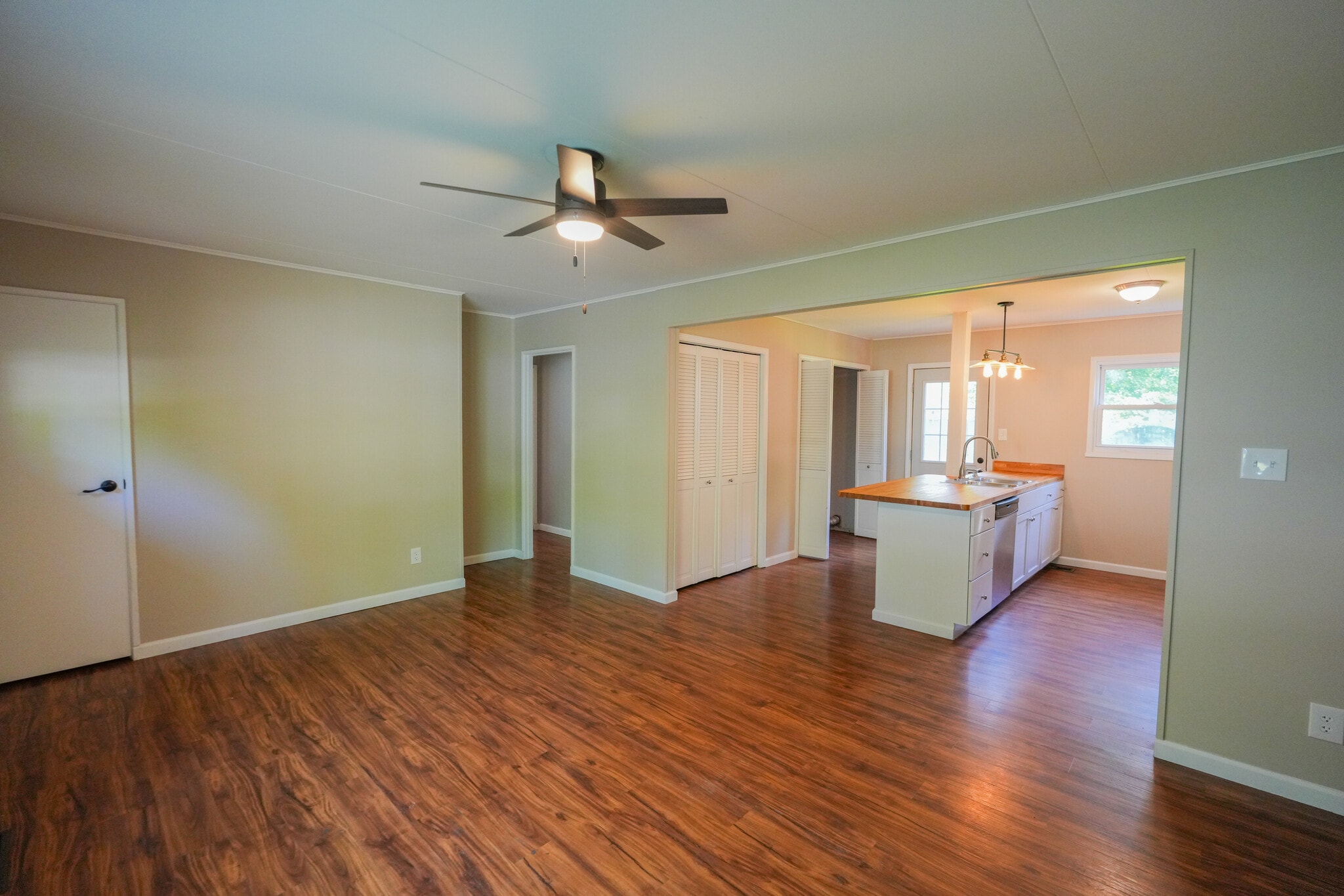 Building Photo - 1814 Meadow Dr
