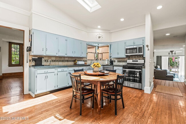 Building Photo - 400 Grassmere Avenue