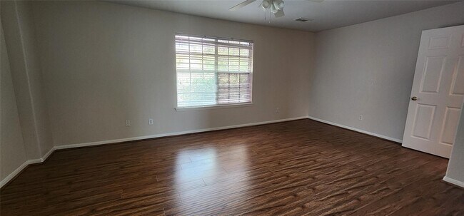 Building Photo - 9710 Fieldbloom Ln